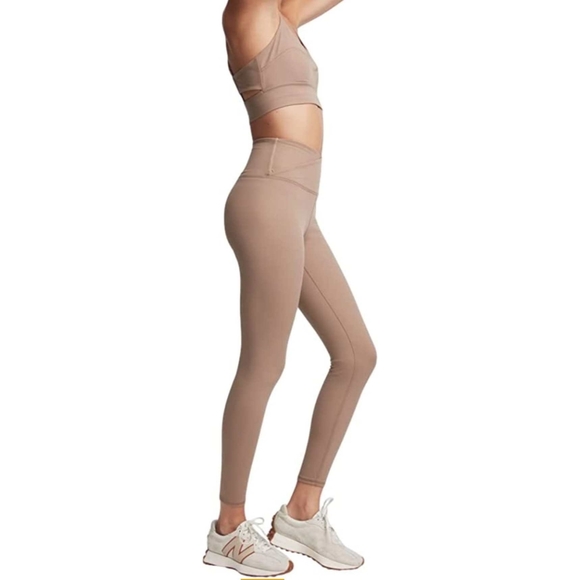 Bandier x Sincerely Jules The Rue Crossover Legging in Nutmeg - Picture 3 of 11